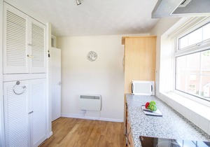 WEST LULWORTH APARTMENT, pet friendly in West Lulworth