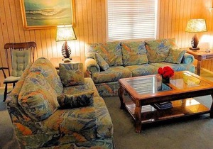 Whimsical Cottage & Pool 4 Blocks to the Beach!