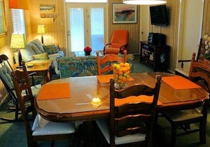 Whimsical Cottage & Pool 4 Blocks to the Beach!