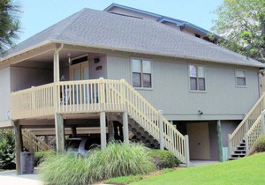 Whimsical Cottage & Pool 4 Blocks to the Beach!