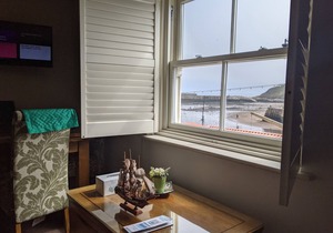 Whitby Sea View Cottage with Harbour Views