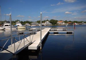 WIFI*WATERFRONT, RIVERS EDGE CONDO #1B-BLDG 1 *PRIVATE DOCK and BOAT SLI