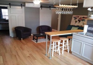 Wine Alley East Suite