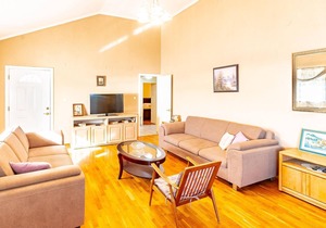 Wonderful vacation home with pool and great location near Orebi.