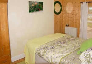 Y GARTH, family friendly, country holiday cottage in Ferryside