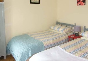 Y GARTH, family friendly, country holiday cottage in Ferryside