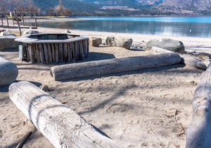 Yacinde E5 Poolside Condo with Loft, Sleeps 4