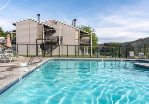 Yacinde G5 Poolside Condo with Loft, Sleeps 4