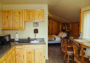 Yellowstone's Treasure Cabin #5 - 2 min drive from Yellowstone Park