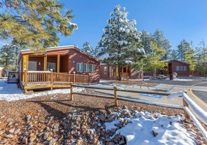 Your Arizona Adventure: 2 Spacious Units, Peaceful Property with Free Parking