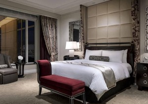 Your Relaxing Getaway Awaits! Outdoor Pool, Parking, Near Bellagio Fountains!