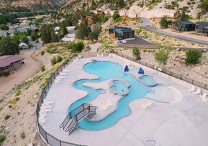 Zion, Bryce Glamping with Heat, AC, & Private Bath