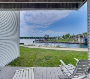Edgewater Inn 
