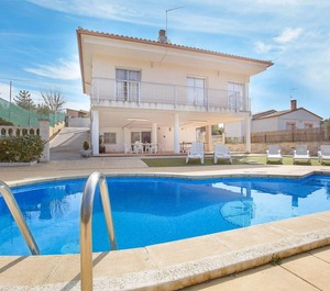 Acogedora Casa De Habitaciones Con Piscina Privada Situada Una Zona Tranquila Vidreres 