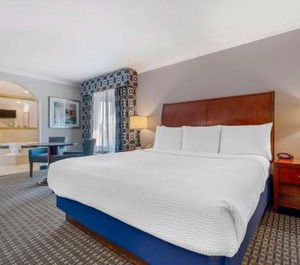 Marina Shores Hotel 