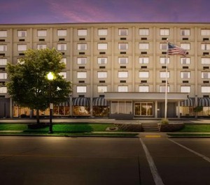 Riverfront Inn 