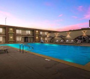 Roseville Inn 