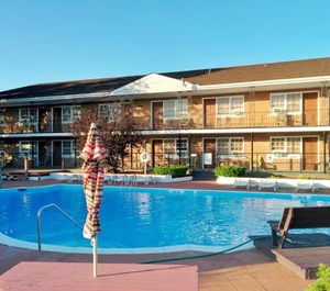 Budget Host East Hotel 