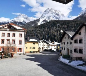 Ferienwohnung Scuol Für Personen Schlafzimmer 