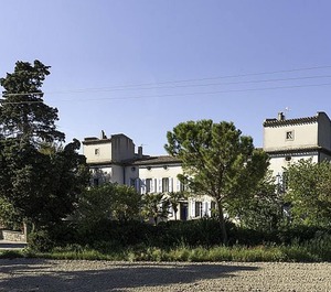 Cottage People At Domaine La Forçate Swimming The Park 