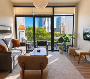 Flexhome East Side Brady St Lounge 