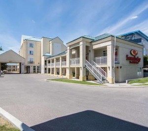 Econo Lodge Inn Suites University 