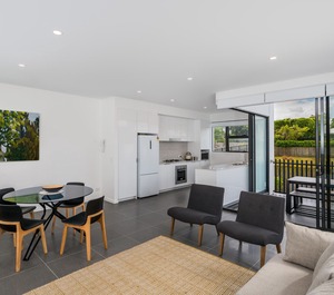 Executive Bulimba 