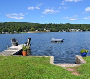 Lakefront Cottage 