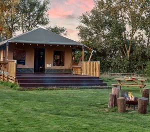 Safari Lodge Swimming 