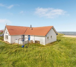 Holiday Frostrup 