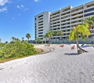 Hudson Resort Beach 