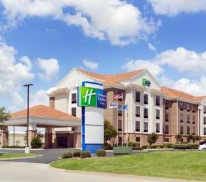 Holiday Inn Express Hotel Shawnee Ihg 
