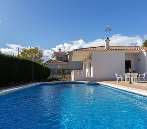 Gran Casa Con Cinta De Mar 