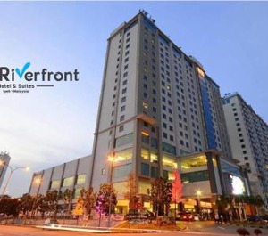 Riverfront Hotel 