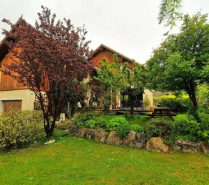 Pied Des Thûres Host Moments 