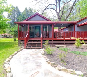 Alpine River Cozy Riverfront Downtown Helen 