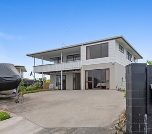 Manaia Bach Tree Point 