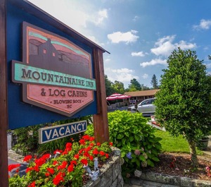 Mountainaire Inn Log Rock 