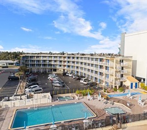 Outrigger Beach Club 