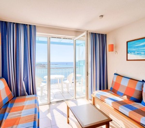 Lighthouse Of Trescadec Maeva Persons Selection 