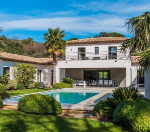 Villa Nestled Greenery 