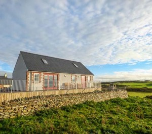 Ysgubor Newydd Cemaes Bay 