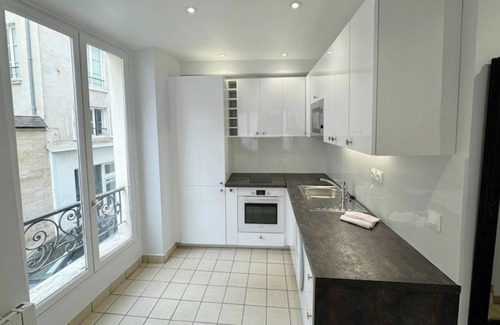 Arsenal Apartment | 1 Bedroom Apartment Close to Saint Metro Paris