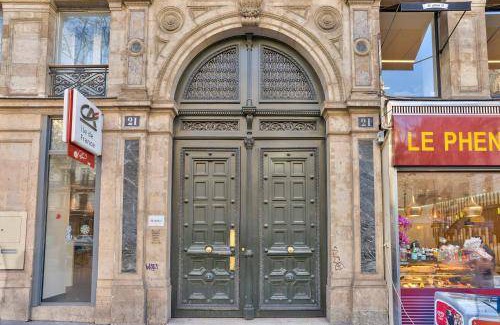 Quartier des Grandes-Carrieres Apartment | 100 m² Apartment ∙ 5 bedrooms ∙ 15 guests