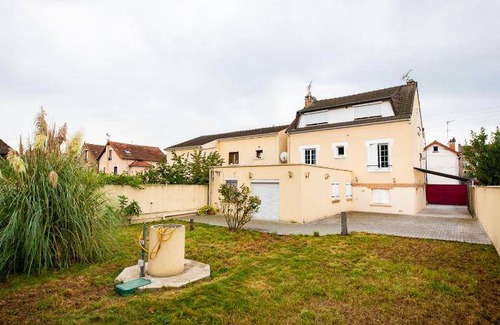 Villeneuve-Saint-Georges Apartment | 120 m² Serviced apartment ∙ 5 bedrooms ∙ 9 guests