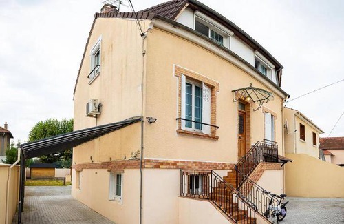 Villeneuve-Saint-Georges Apartment | 120 m² Serviced apartment ∙ 5 bedrooms ∙ 9 guests