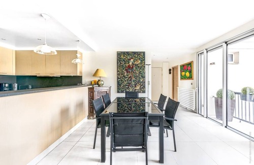 Ternes Apartment | 120 m² Apartment ∙ 3 bedrooms ∙ 5 guests
