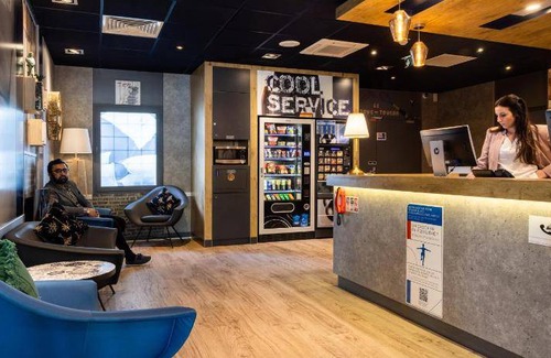 Vanves Hotel | 15 m² Hotel ∙ 127 guests