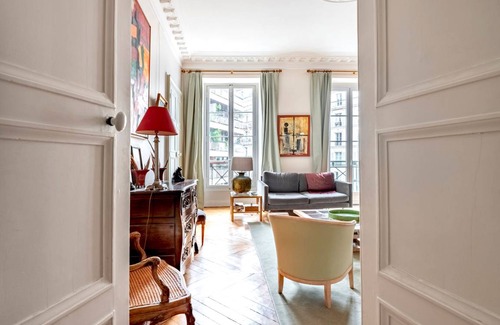 6th Arrondissement Apartment | 150 m² Apartment ∙ 3 bedrooms ∙ 5 guests