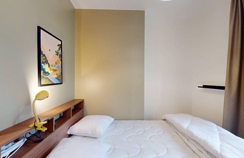 18th Arrondissement Resort | 185 m² Private room ∙ 1 bedroom ∙ 2 guests